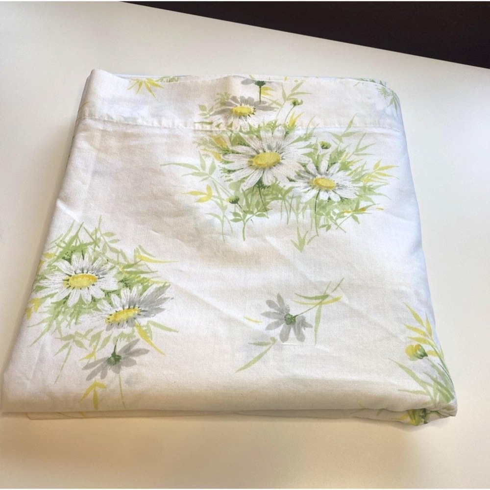 Vintage 80s Springmaid Wondercale Daisy Daisies Flat Sheet 80 x 90 Cottage Core